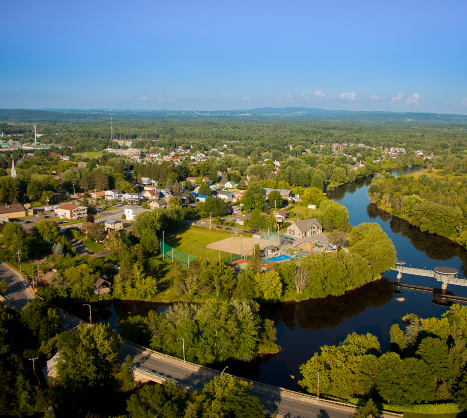 Vue à vol d'oiseau de la Ville de Kingsey Falls
