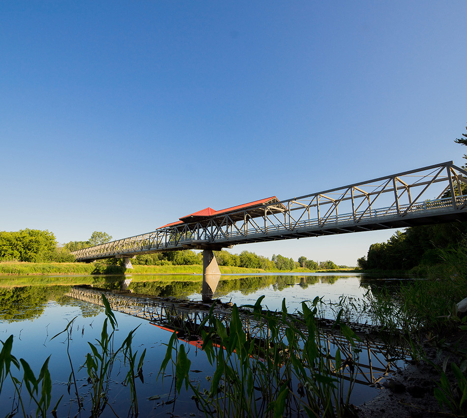 Pont passant au-dessus d’un cours d’eau à Victoriaville